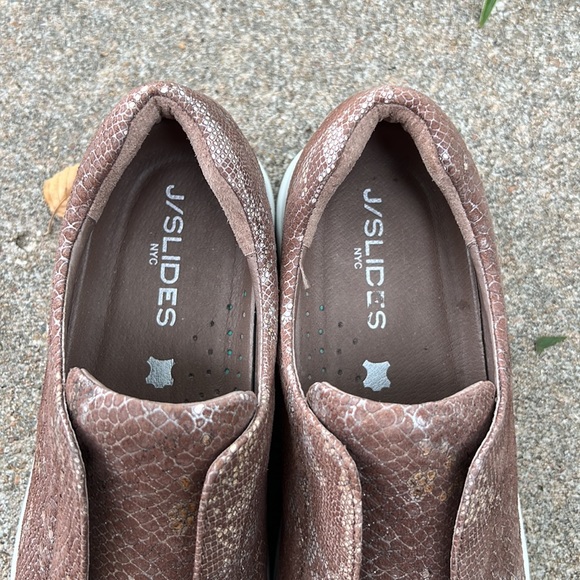 J/Slides NYC slip on snake print shoe, size 8 - Picture 3 of 6